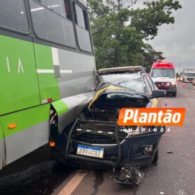 Colisão entre viatura da PRF e ônibus deixa dois policiais feridos na BR-376, em Mandaguaçu Foto 4 Fotos de Colisão entre viatura da PRF e ônibus deixa dois policiais feridos na BR-376, em Mandaguaçu