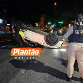Condutora abandona veículo após capotamento na Avenida São Paulo Foto 3 Fotos de Condutora abandona veículo após capotamento na Avenida São Paulo