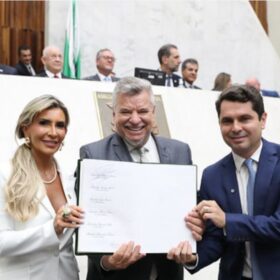 Delegado Jacovós toma posse como 2º vice-presidente na Alep Foto 4 Fotos de Delegado Jacovós toma posse como 2º vice-presidente na Alep