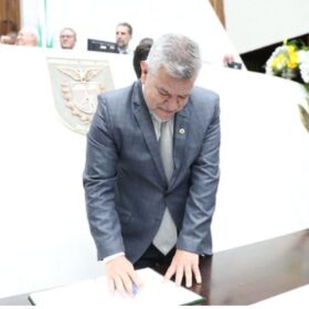 Delegado Jacovós toma posse como 2º vice-presidente na Alep Foto 5 Fotos de Delegado Jacovós toma posse como 2º vice-presidente na Alep