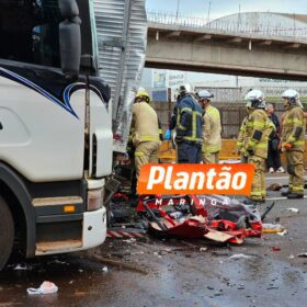 Engavetamento na BR-376 deixa motorista preso nas ferragens em Sarandi Foto 2 Fotos de Engavetamento na BR-376 deixa motorista preso nas ferragens em Sarandi