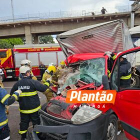 Engavetamento na BR-376 deixa motorista preso nas ferragens em Sarandi Foto 4 Fotos de Engavetamento na BR-376 deixa motorista preso nas ferragens em Sarandi