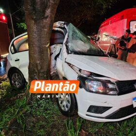 Motorista perde o controle e bate na árvore durante forte chuva em Maringá Foto 1 Fotos de Motorista perde o controle e bate na árvore durante forte chuva em Maringá