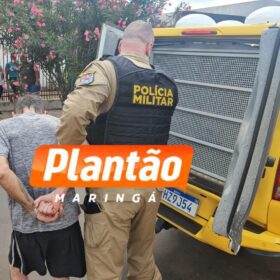 Carro pega fogo após motorista com suspeita de embriaguez perde controle e bater com muro em Mandaguaçu Foto 1 Fotos de Carro pega fogo após motorista com suspeita de embriaguez perde controle e bater com muro em Mandaguaçu