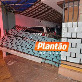Criminosos invadem residência e executam homem na frente da mãe em Sarandi Foto 2 Fotos de Criminosos invadem residência e executam homem na frente da mãe em Sarandi