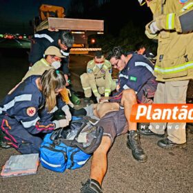 Motociclista fica gravemente ferido após bater na traseira de caminhão em Maringá Foto 3 Fotos de Motociclista fica gravemente ferido após bater na traseira de caminhão em Maringá