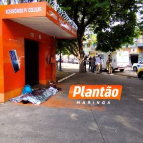 Polícia investiga morte de homem encontrado na praça no centro de Sarandi Foto 6 Fotos de Polícia investiga morte de homem encontrado na praça no centro de Sarandi