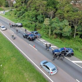 Criminoso com caminhonete furtada em Maringá morre em confronto com a RONE Foto 3 Fotos de Criminoso com caminhonete furtada em Maringá morre em confronto com a RONE