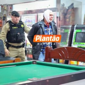 Duas pessoas são esfaqueadas após discussão em bar em Sarandi Foto 8 Fotos de Duas pessoas são esfaqueadas após discussão em bar em Sarandi