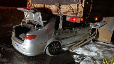 Fotos de Grave acidente entre carro e carreta deixa motorista ferido na BR-376