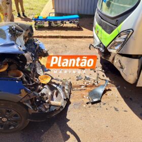 Idoso passa mal ao volante e morre após colidir de frente com ônibus Foto 3 Fotos de Idoso passa mal ao volante e morre após colidir de frente com ônibus