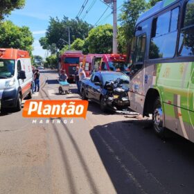 Idoso passa mal ao volante e morre após colidir de frente com ônibus Foto 4 Fotos de Idoso passa mal ao volante e morre após colidir de frente com ônibus