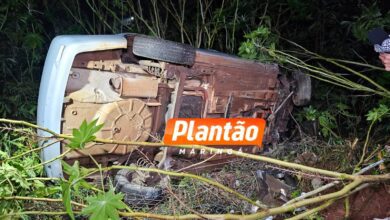 Fotos de Motorista perde o controle e capota carro em Sarandi; vítima foi encaminhada ao hospital