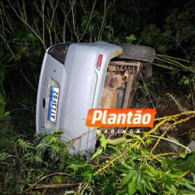 Motorista perde o controle e capota carro em Sarandi; vítima foi encaminhada ao hospital Foto 5 Fotos de Motorista perde o controle e capota carro em Sarandi; vítima foi encaminhada ao hospital