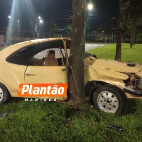 Motorista sem habilitação perde controle e bate opala contra árvore em Maringá Foto 2 Fotos de Motorista sem habilitação perde controle e bate opala contra árvore em Maringá