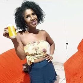 Mulher é morta pela amiga com facada nas costas após discussão Foto 2 Fotos de Mulher é morta pela amiga com facada nas costas após discussão