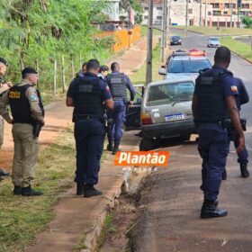Trio com carro roubado é preso após perseguição em Maringá Foto 7 Fotos de Trio com carro roubado é preso após perseguição em Maringá