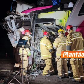 Vítimas de acidente entre caminhão e ônibus na BR-272 são identificadas Foto 3 Fotos de Vítimas de acidente entre caminhão e ônibus na BR-272 são identificadas