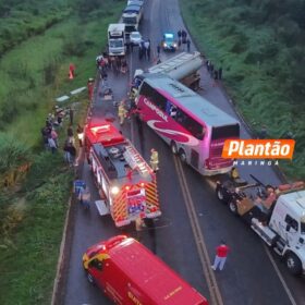 Vítimas de acidente entre caminhão e ônibus na BR-272 são identificadas Foto 10 Fotos de Vítimas de acidente entre caminhão e ônibus na BR-272 são identificadas