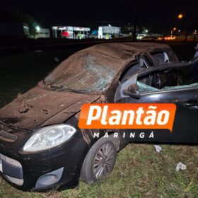 Carro fica destruído após capotamento em Maringá Foto 1 Fotos de Carro fica destruído após capotamento em Maringá
