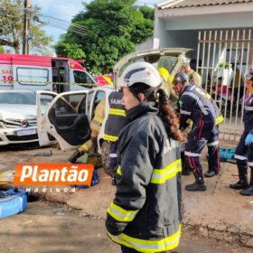 Casal fica preso às ferragens após colisão em Maringá, o acidente foi registrado por uma câmera de segurança Foto 3 Fotos de Casal fica preso às ferragens após colisão em Maringá, o acidente foi registrado por uma câmera de segurança