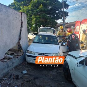 Casal fica preso às ferragens após colisão em Maringá, o acidente foi registrado por uma câmera de segurança Foto 7 Fotos de Casal fica preso às ferragens após colisão em Maringá, o acidente foi registrado por uma câmera de segurança