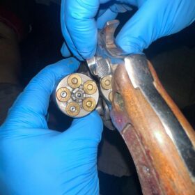 Dois homens morrem em confronto com a Rotam de Sarandi; armas e drogas são apreendidas Foto 5 Fotos de Dois homens morrem em confronto com a Rotam de Sarandi; armas e drogas são apreendidas