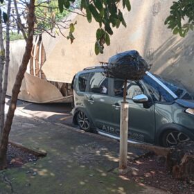 Fotos de Carro é esmagado por carreta em acidente em Maringá