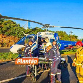 Fotos de Mulher capota carro e fica presa às ferragens na BR-376, na região de Maringá