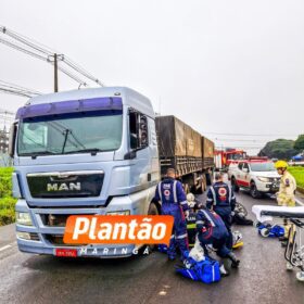 Fotos de Mulher é intubada após ser atropelada por carreta em Maringá ao cair de moto