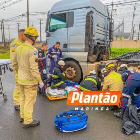 Fotos de Mulher é intubada após ser atropelada por carreta em Maringá ao cair de moto