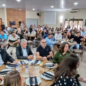 Encontro Regional do PL em Maringá reforça união da Direita e apoio ao presidente Bolsonaro Foto 5 Fotos de Encontro Regional do PL em Maringá reforça união da Direita e apoio ao presidente Bolsonaro