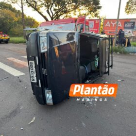 Gol avança sinal vermelho, atinge carro e quase atropela grupo de motociclistas em Maringá Foto 1 Fotos de Gol avança sinal vermelho, atinge carro e quase atropela grupo de motociclistas em Maringá