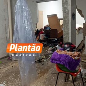 Fotos de Homem joga carro contra casa após esposa recusar relação sexual em Sarandi