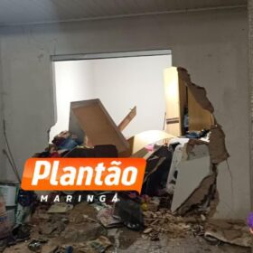 Fotos de Homem joga carro contra casa após esposa recusar relação sexual em Sarandi