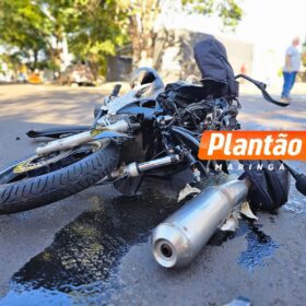 Fotos de Vídeo mostra motociclista sofrendo acidente grave a caminho do trabalho em Maringá