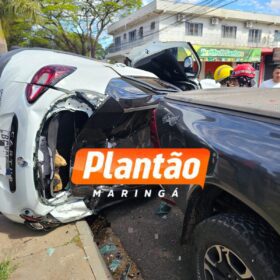 Carro capota após condutor invadir preferencial em Maringá Foto 5 Fotos de Carro capota após condutor invadir preferencial em Maringá