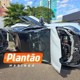 Carro capota após condutor invadir preferencial em Maringá Foto 6 Fotos de Carro capota após condutor invadir preferencial em Maringá