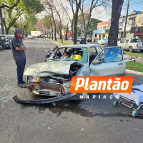 Casal fica ferido em colisão entre dois carros, em Maringá Foto 1 Fotos de Casal fica ferido em colisão entre dois carros, em Maringá