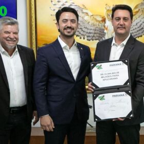 Delegado Jacovós e Silvio Barros acompanham liberação de recursos para pavimentação em Maringá Foto 5 Fotos de Delegado Jacovós e Silvio Barros acompanham liberação de recursos para pavimentação em Maringá