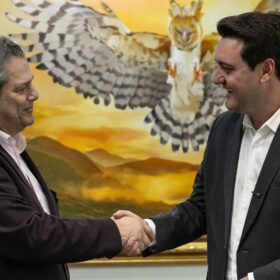 Delegado Jacovós e Silvio Barros acompanham liberação de recursos para pavimentação em Maringá Foto 6 Fotos de Delegado Jacovós e Silvio Barros acompanham liberação de recursos para pavimentação em Maringá