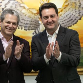 Delegado Jacovós e Silvio Barros acompanham liberação de recursos para pavimentação em Maringá Foto 2 Fotos de Delegado Jacovós e Silvio Barros acompanham liberação de recursos para pavimentação em Maringá