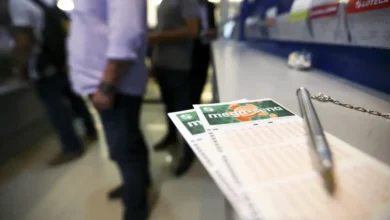Fotos de Mega-Sena: Aposta ganha sozinha R$ 99 milhões; em Maringá, 4 apostas simples na mesma lotérica levam a quina