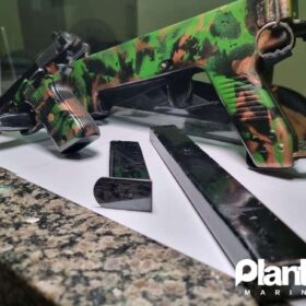 Maringaense executado em Marialva havia sido preso em 2022 em Sarandi com submetralhadora, pistola e moto furtada Foto 1 Fotos de Maringaense executado em Marialva havia sido preso em 2022 em Sarandi com submetralhadora, pistola e moto furtada