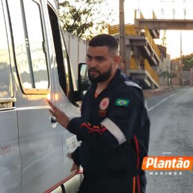 Fotos de Acidente entre moto e caminhão deixa motociclista gravemente ferido em Maringá