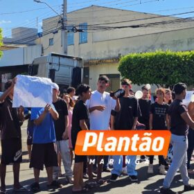 Fotos de Protesto em Sarandi pede justiça por Fabiane, assassinada com mais de 40 facadas pelo ex-marido