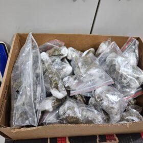 Fotos de Suspeito é flagrado prestes a entregar cocaína na Avenida Carlos Borges em Maringá