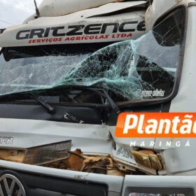 Fotos de Acidente entre três caminhões deixa motorista preso as ferragens na PR-317, em Maringá
