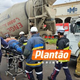 Fotos de Acidente entre três caminhões deixa motorista preso as ferragens na PR-317, em Maringá