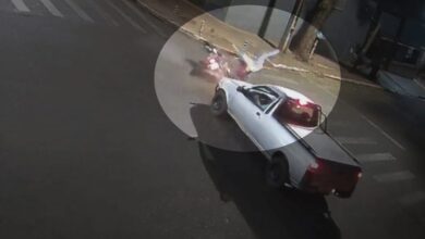 Fotos de Câmera de segurança flagra acidente em cruzamento de Paiçandu; jovem foi socorrido com fratura exposta